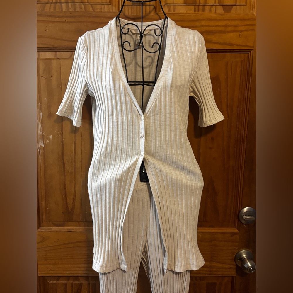 H&M Ribbed Cream Pant Set - Picture 3 of 8